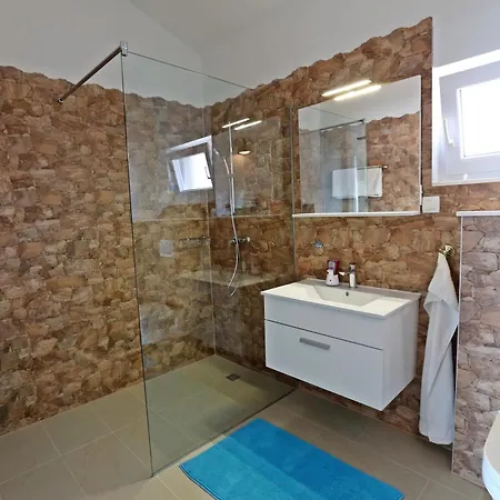 Apartment Neue In Okrug Gornji Und Meerblick Trogir